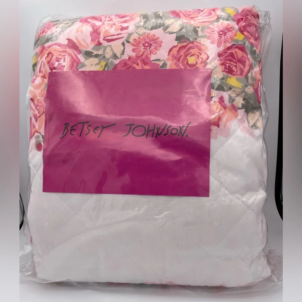 Betsey Johnson Floral Full/Queen Quilt Set NWT